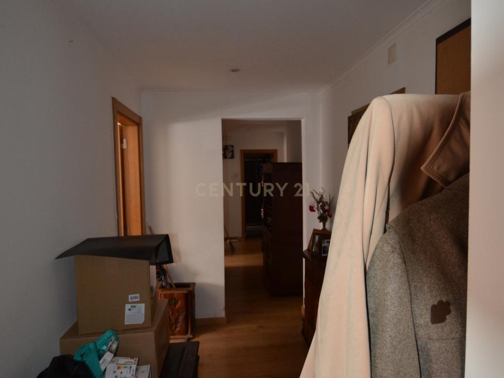 Apartamento T3 com Terraço/Pátio - Amadora  - Image 8
