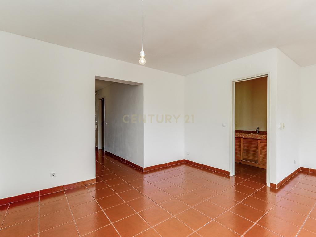 Apartamento T4 Duplex no coração de Telheiras - Image 12