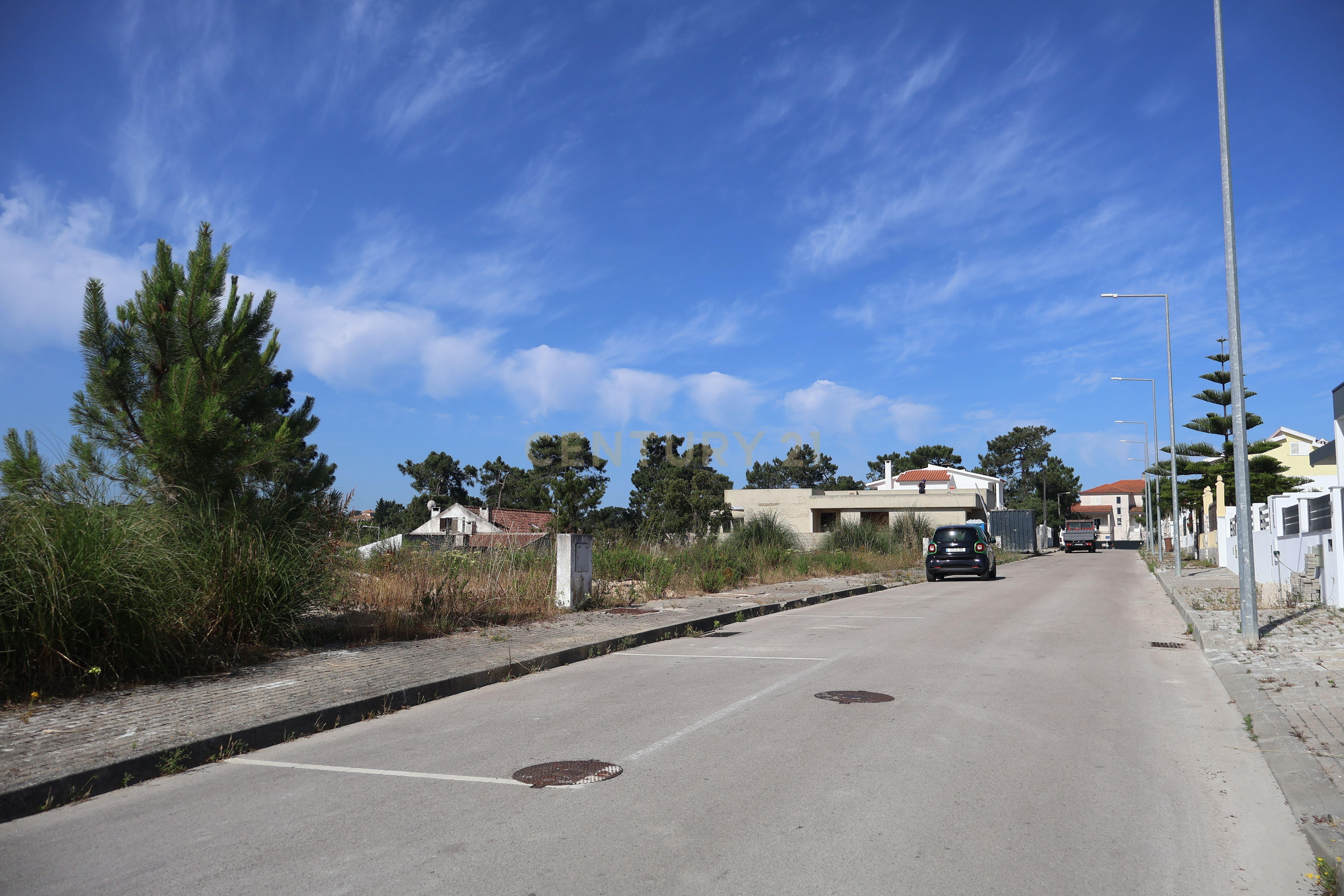 Fotografia 4 de Terreno para construção 374 m² no Pinhal Conde da Cunha (Corroios) - Projeto Moradia 3 pisos + cave - Comunicação Prévia