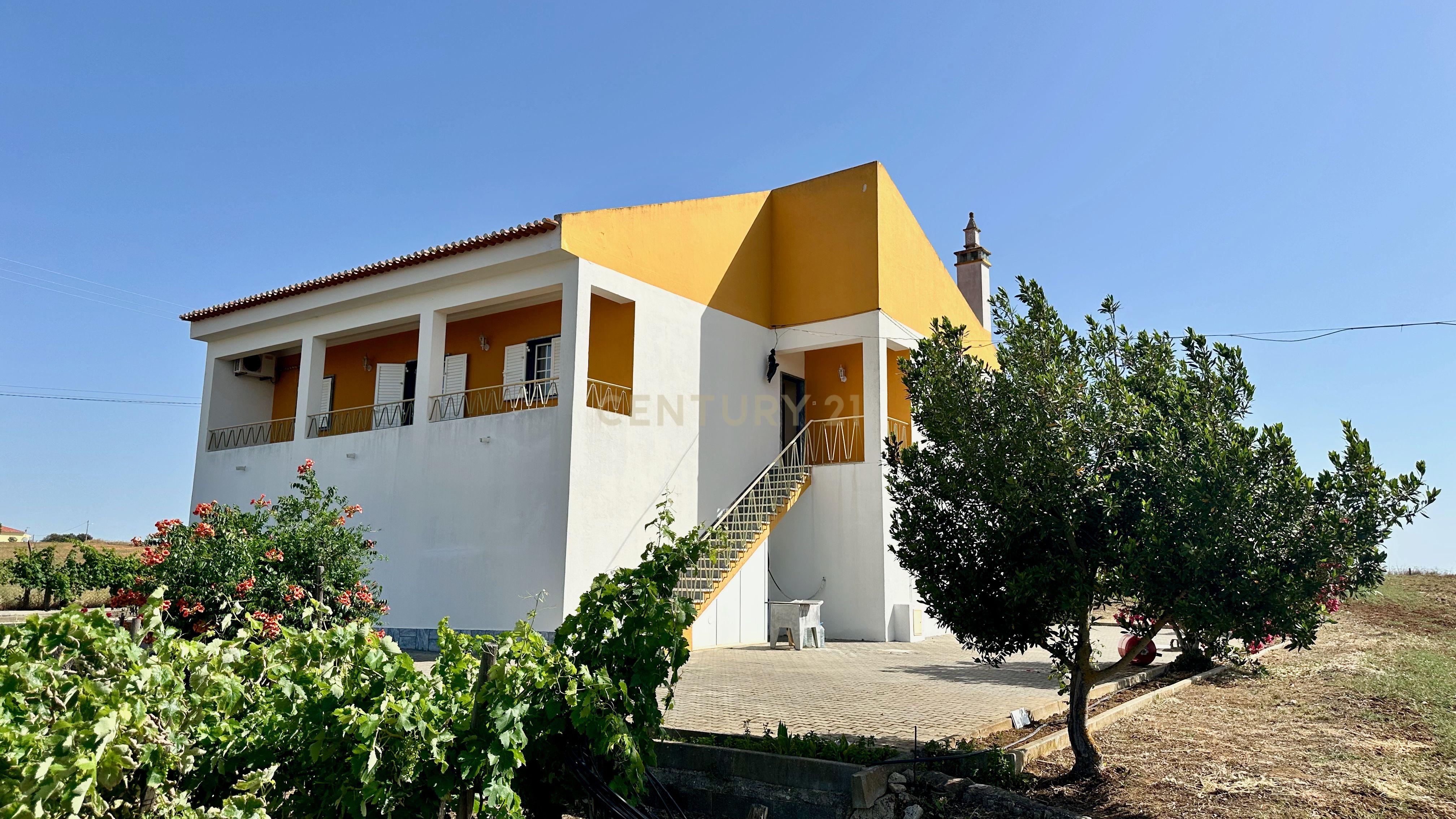 Fotografia 3 de Alentejo-BEJA- Nossa Senhora das Neves, Excelente Quinta, com MORADIA de 267,3 m2 , Casa de Monte de 90 m2 e 23000 m2 de Terreno com Furo e Poço