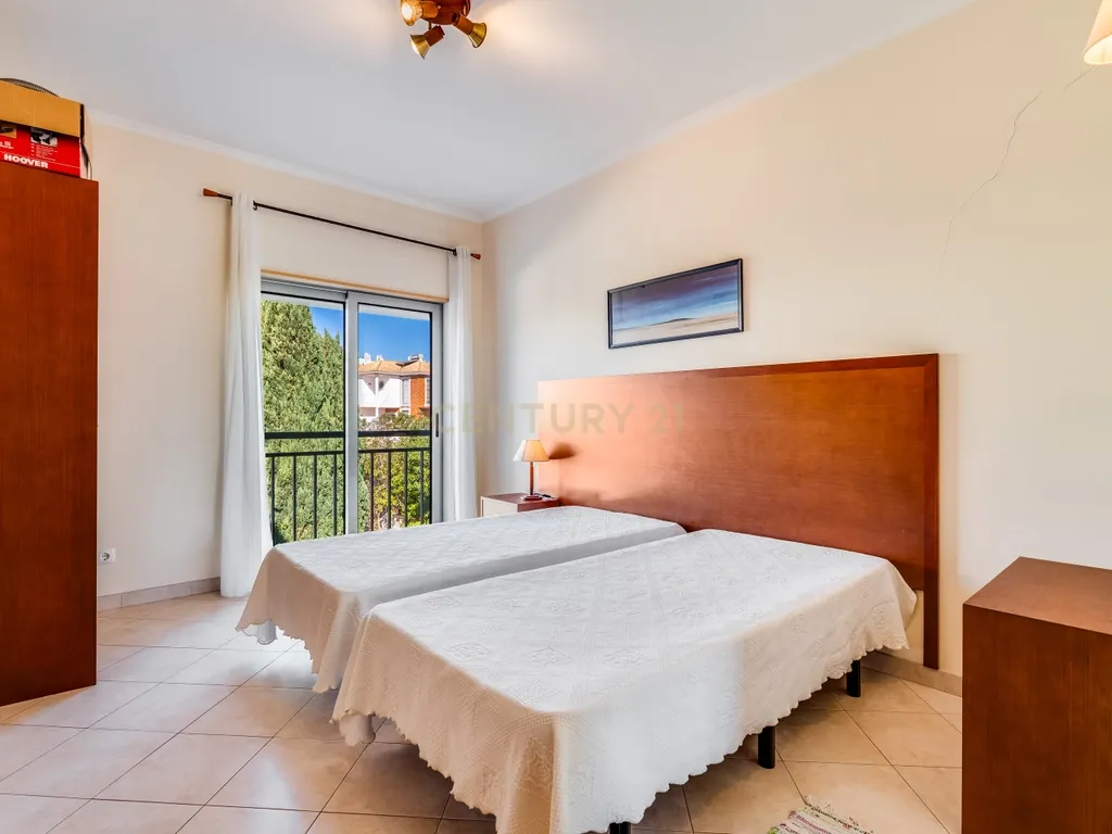 OPORTUNIDADE UNICA EM ALCANTARILHA - APARTAMENTO PARA VIVER OU RENTABILIZAR, PERTO DE TODOS OS SERVIÇOS E COMODIDADES - Image 8