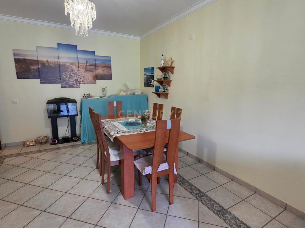 Apartamento Duplex T5 no centro de Palmela - Image 25