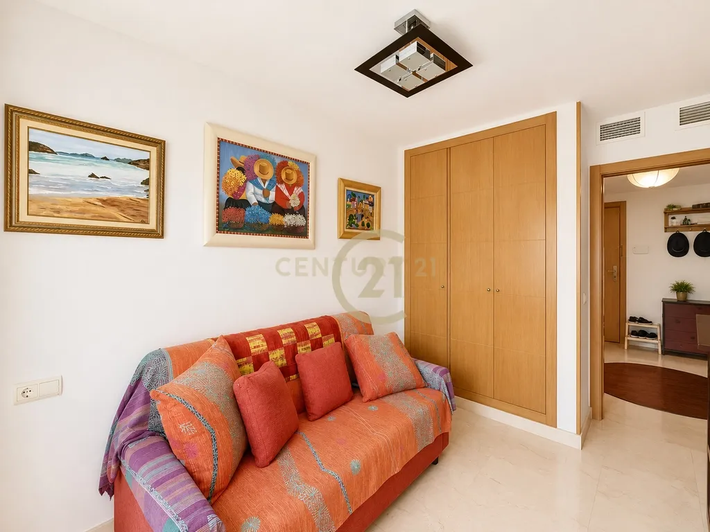 Apartamento em Primeira Linha de Praia com Vistas Frontais para o Mar – 3 Quartos, Garagem e Arrecadação - Image 16