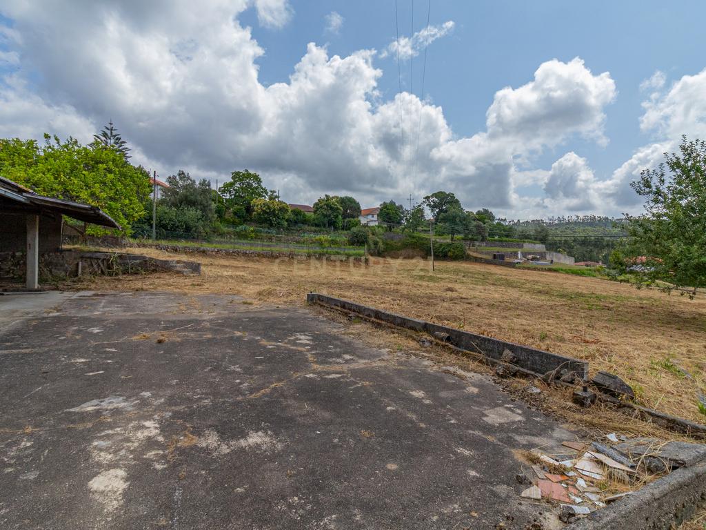 Casa para Recuperação em Braga com Terreno de 5000m² - Image 12