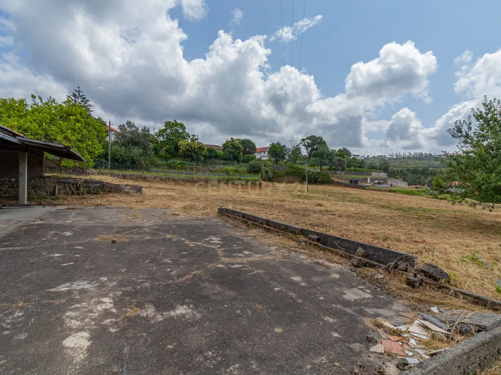 Casa para Recuperação em Braga com Terreno de 5000m² - Image 12