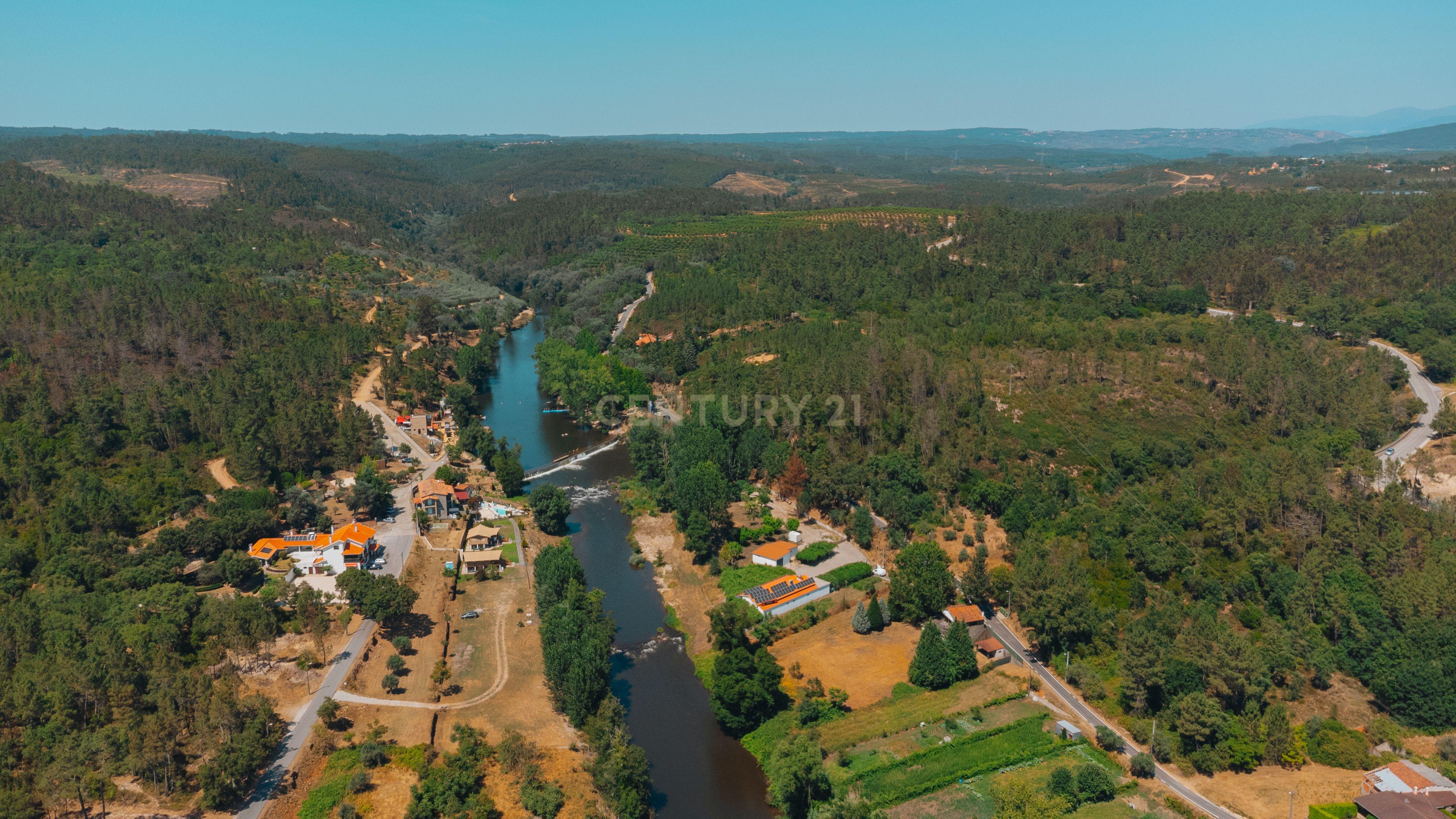 Fotografia 3 de Moradia para Recuperação  — Margem do Rio Alva, Secarias, Arganil
