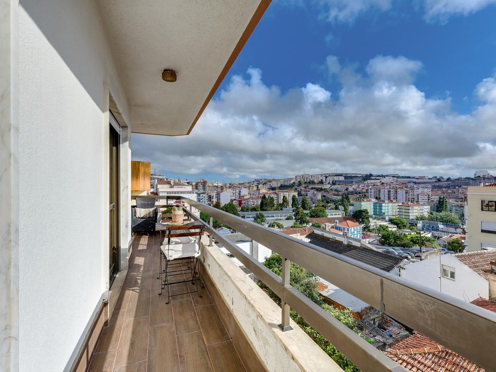 Apartamento T3 Renovado com Vista Panorâmica no Cacém, Sintra, Lisboa - Image 15