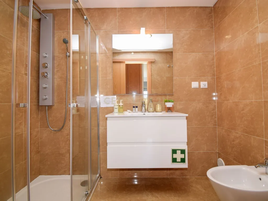 Apartamento T3 com Áreas Generosas e Vista Desafogada - Image 7
