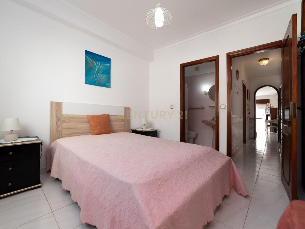 Apartamento T2 em Monte Gordo – Rua Pedonal, a poucos metros da praia - Image 12