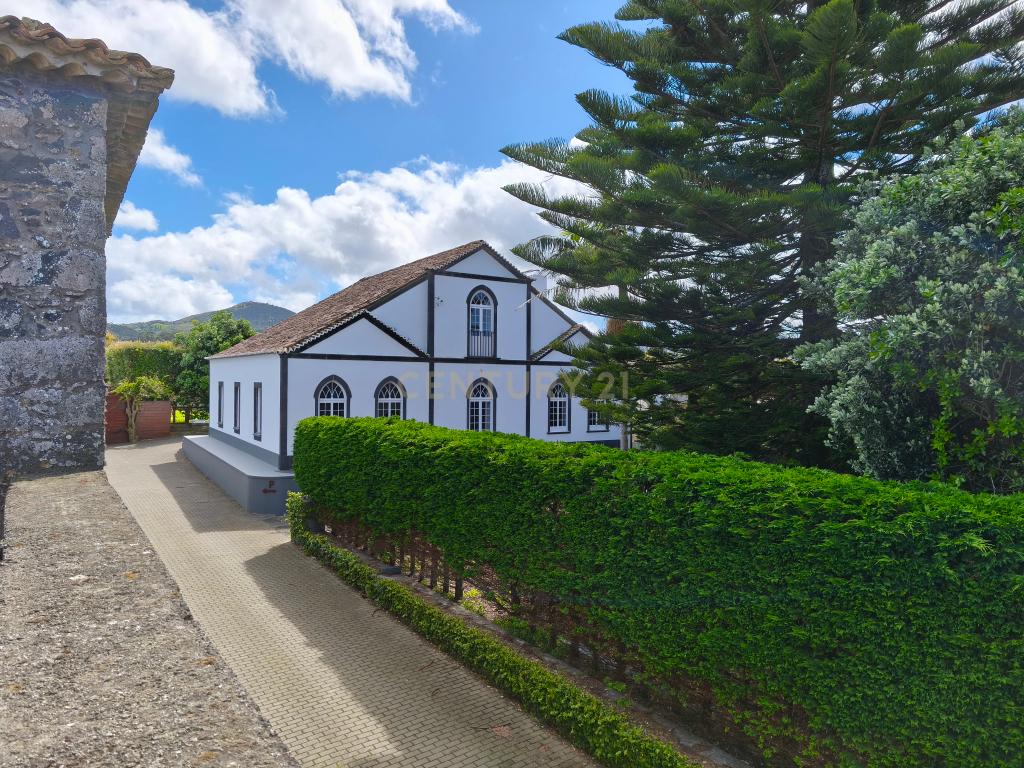 Casa Centenária toda renovada com Vista Panorâmica em Ribeira Grande - Image 9