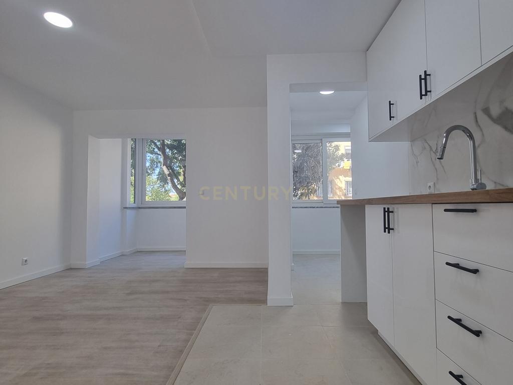 Apartamento Renovado T3 na Torre, Cascais - Image 4
