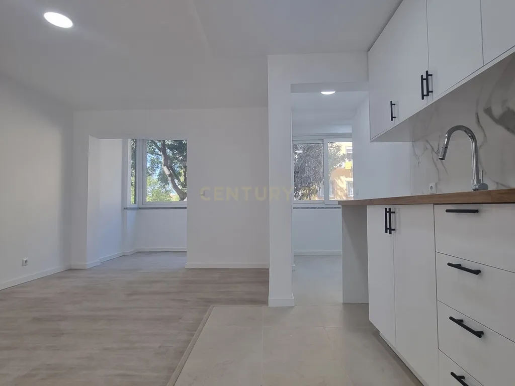 Apartamento Renovado T3 na Torre, Cascais - Image 4