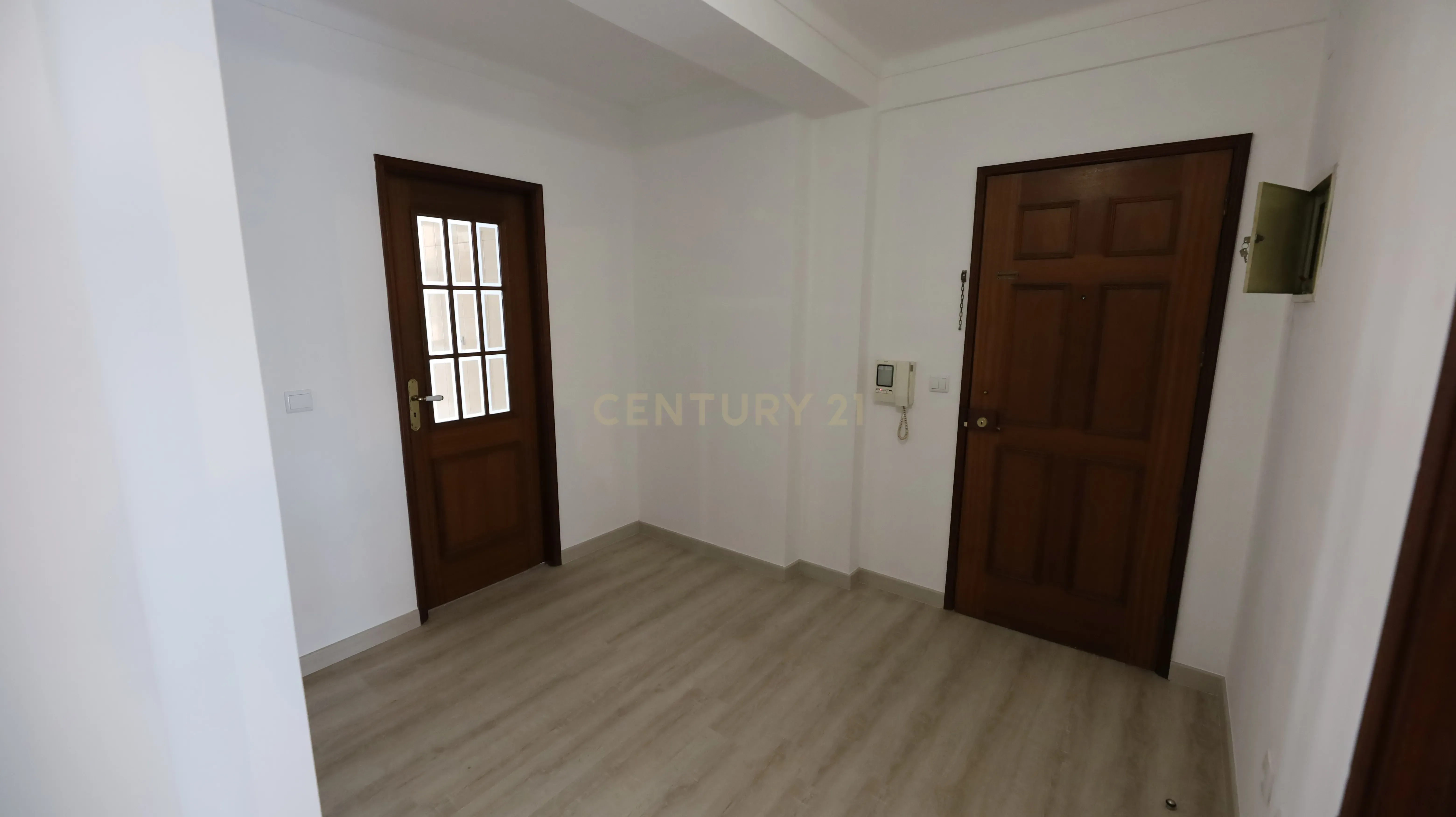 Fotografia 5 de T2 com Potencial Único no centro de Viseu - Habitação Própria + Sótão Preparado para Ampliação
