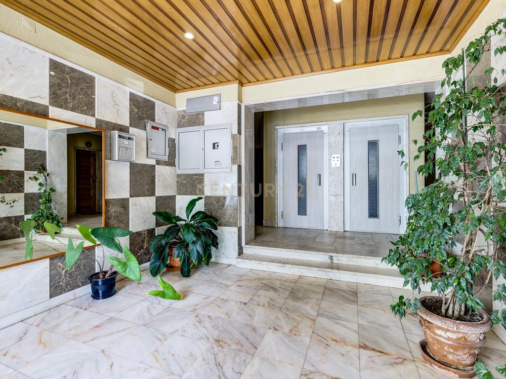 Apartamento T3 Remodelado em Massamá (Rua Miguel Torga) - Image 24
