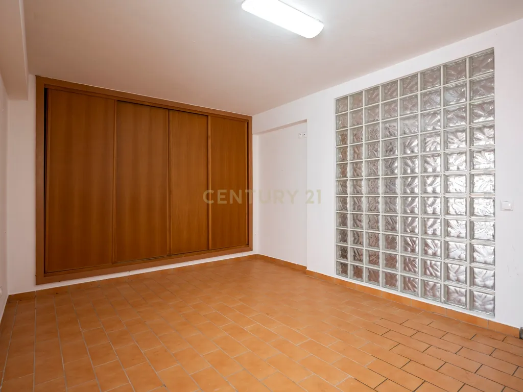 Moradia T3+1 em excelente estado com piscina e garagem, junto ao novo golfe! - Image 17