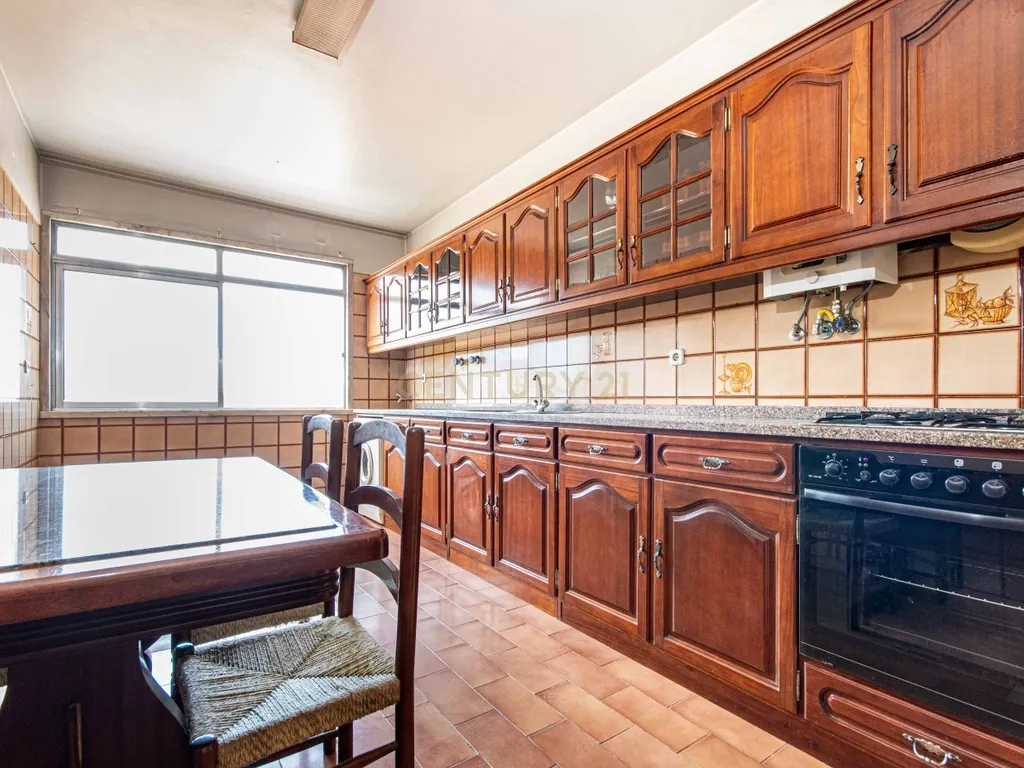 Apartamento T3 com mais de 100m² em Odivelas - Image 21