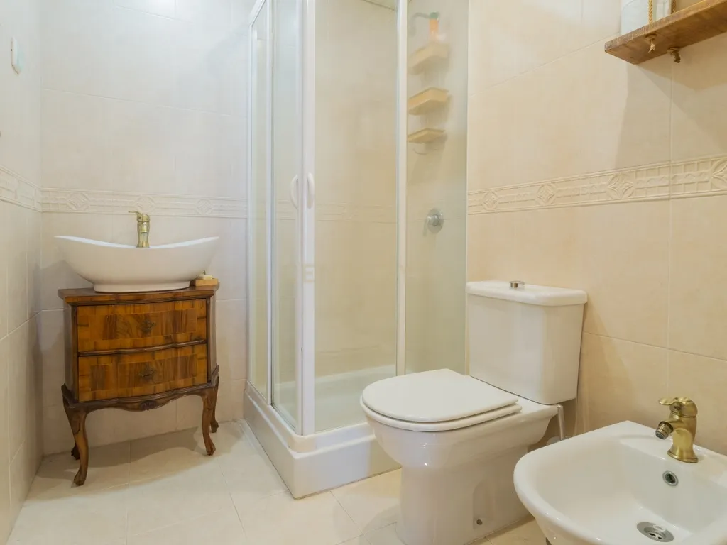 Apartamento T2, sito na localidade de Cova da Piedade, concelho de Almada. - Image 3