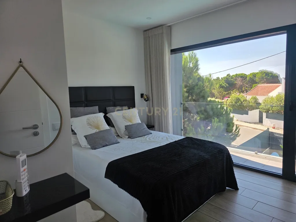 Moradia T3 com piscina e vista mar na Lagoa de Albufeira - Image 25