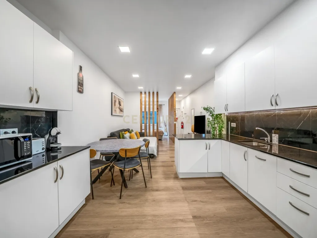 Moradia T3 renovada no centro histórico de Albufeira /200 metros da praia - Image 23