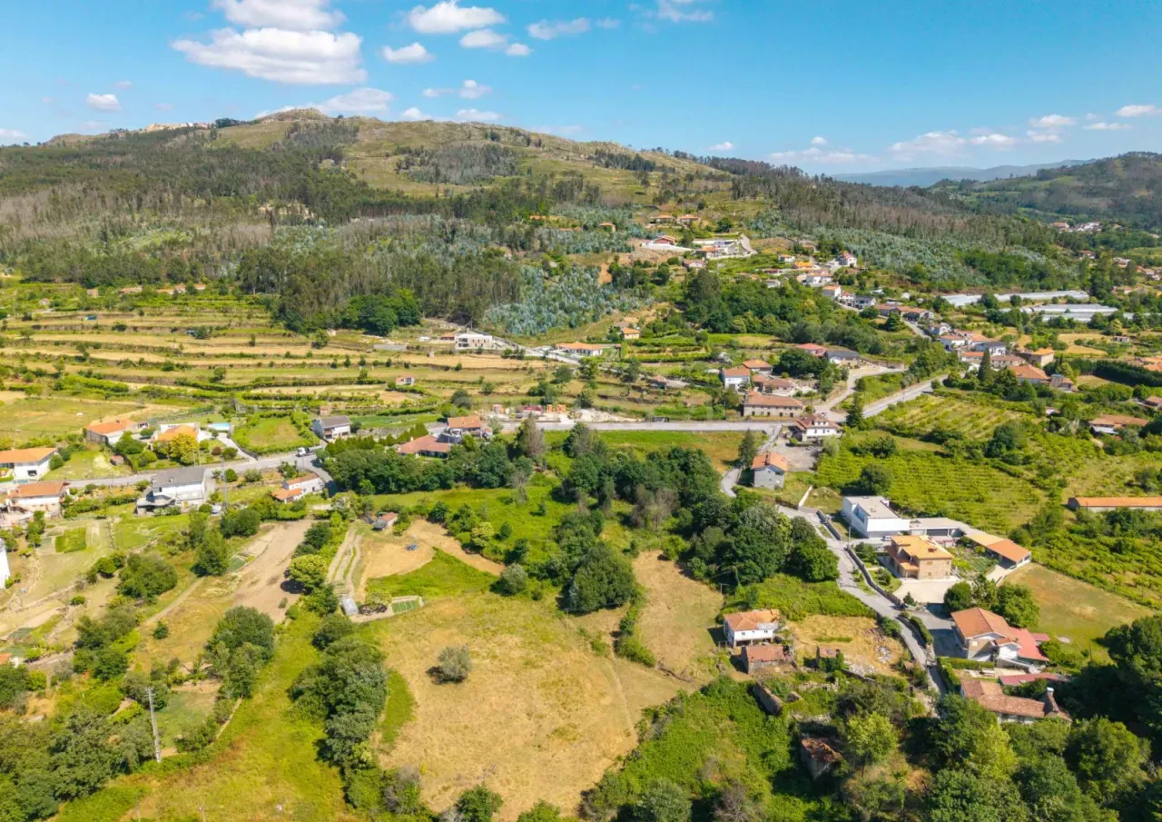 Fotografia 10 de Moradia para Recuperação em Vila Boa do Bispo, Marco de Canaveses