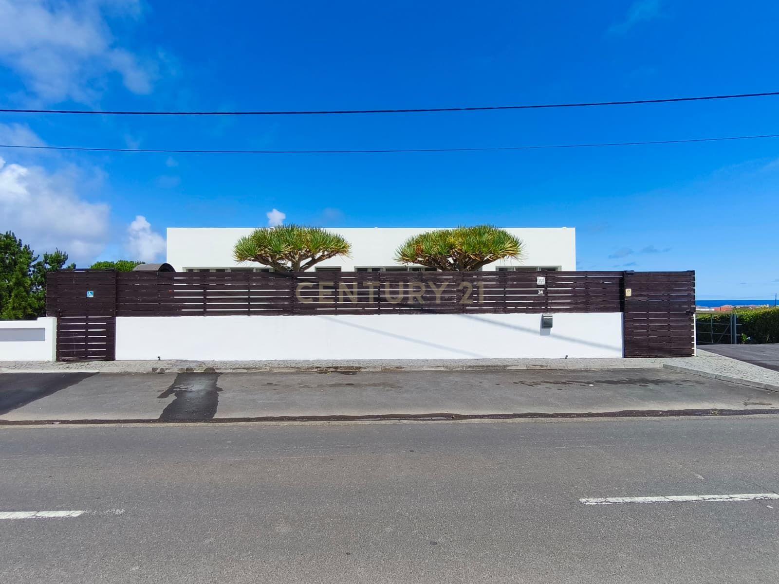 Fotografia 2 de Quinta de Excelência com Moradia T4, Armazéns e Terreno Agrícola | 9.780 m² | Vistas Mar e Elevado Potencial de Investimento