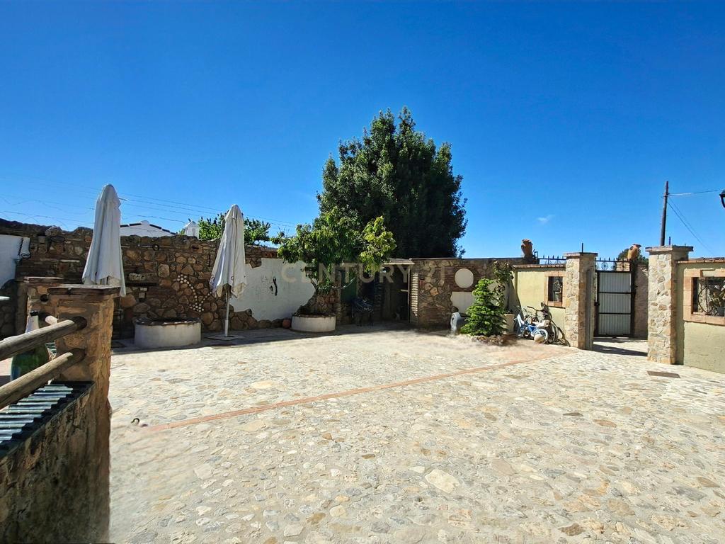 Moradia andaluza independente com piscina privada, jardim bem cuidado, cozinha exterior com churrasqueira e charme tradicional na tranquila zona residencial de Los Arroyos (Arriate), a apenas 10 minutos de Ronda e a menos de uma hora da Costa del Sol — pronta a habitar. - Image 7