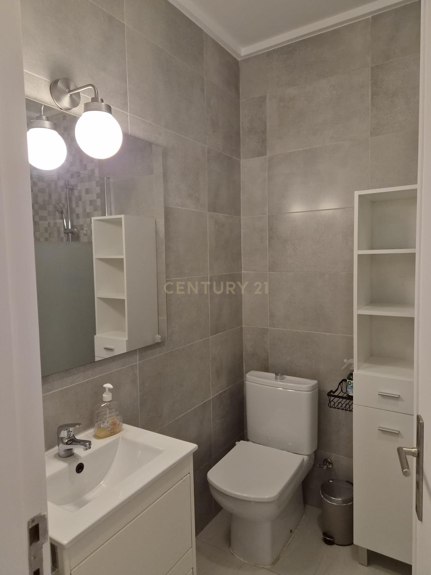 Fotografia 3 de T1 Mobilado e Equipado para Arrendamento – Rua Gonçalves Crespo, Carcavelos