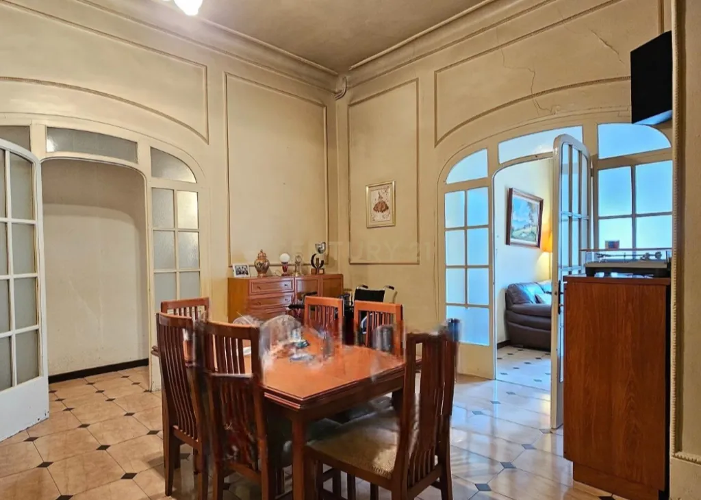 GRANDE CASA À VENDA NO CENTRO DA VILA DE CERVELLÓ, A APENAS 15 KM DE BARCELONA E DO AEROPORTO EL PRAT - IDEAL PARA VÁRIAS FAMÍLIAS OU COMO MASIA SEM JARDIM - Image 9