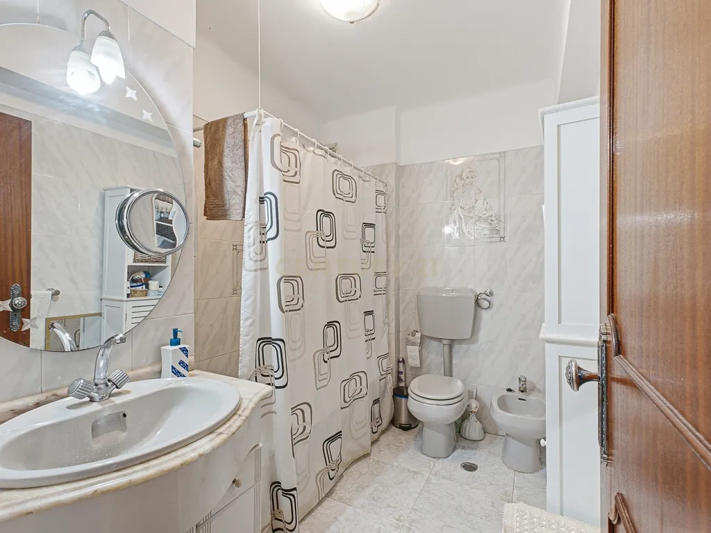 Apartamento T3 com Enorme Potencial de Remodelação na Moita - Image 14