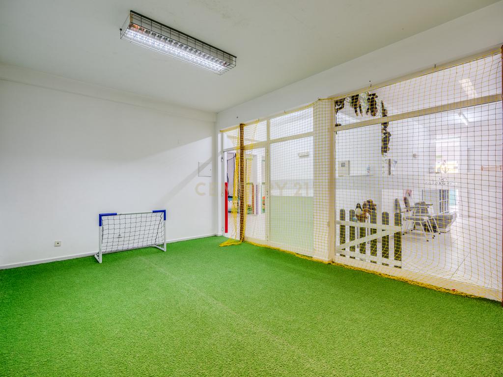 Espaço Comercial com 5 Lojas em São Bartolomeu de Messines - Image 12