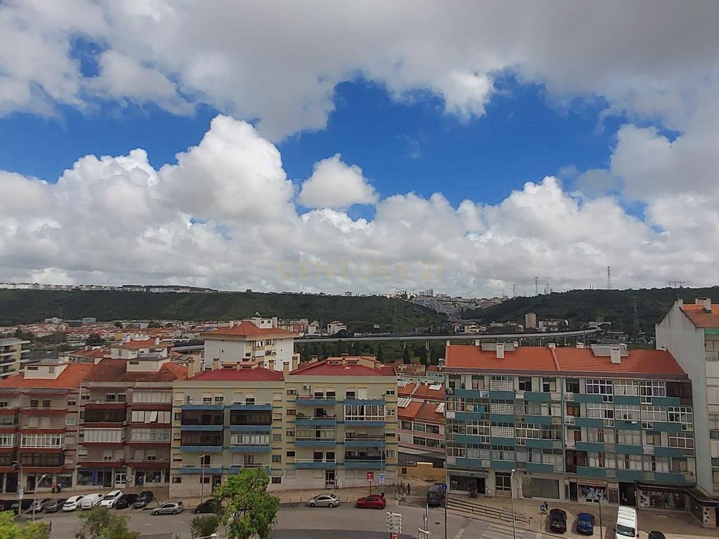 Apartamento T2 Renovado com cozinha equipada -  Odivelas  - Image 14