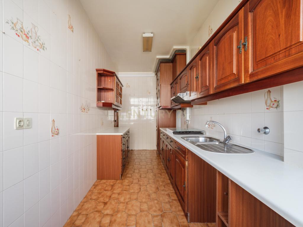 Apartamento T3 92 m² | Arrecadação - Queluz - Image 2
