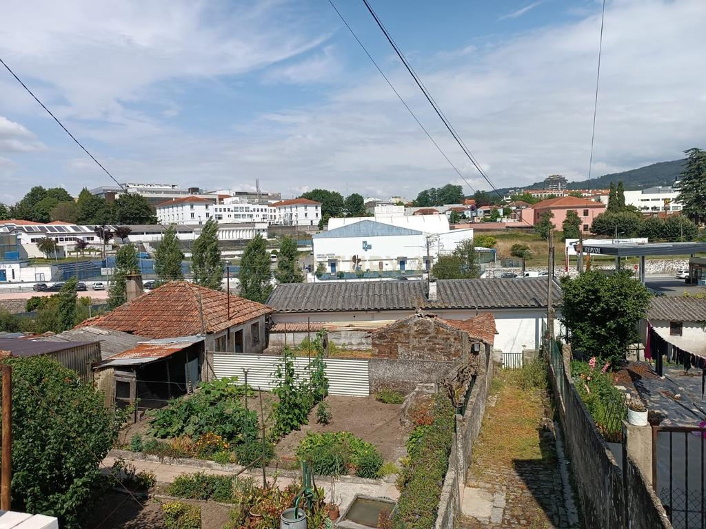 Moradia/ruína térrea em Santo Tirso com vista para o Parque de Geão - Image 16