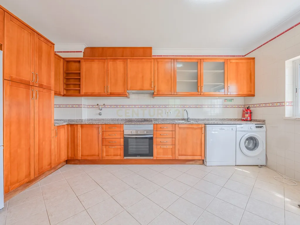 Moradia T3 com Jardim e Garagem em Sagres — Viva o Algarve ao Ritmo do Mar - Image 11