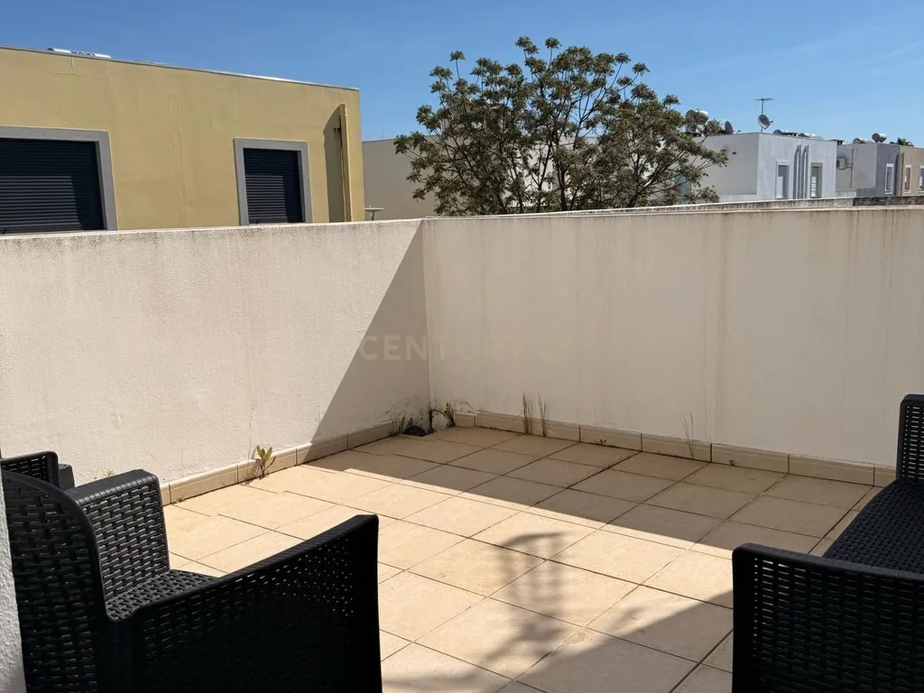 Moradia Moderna com Piscina em Évora - 3 Quartos e Estacionamento - Image 18