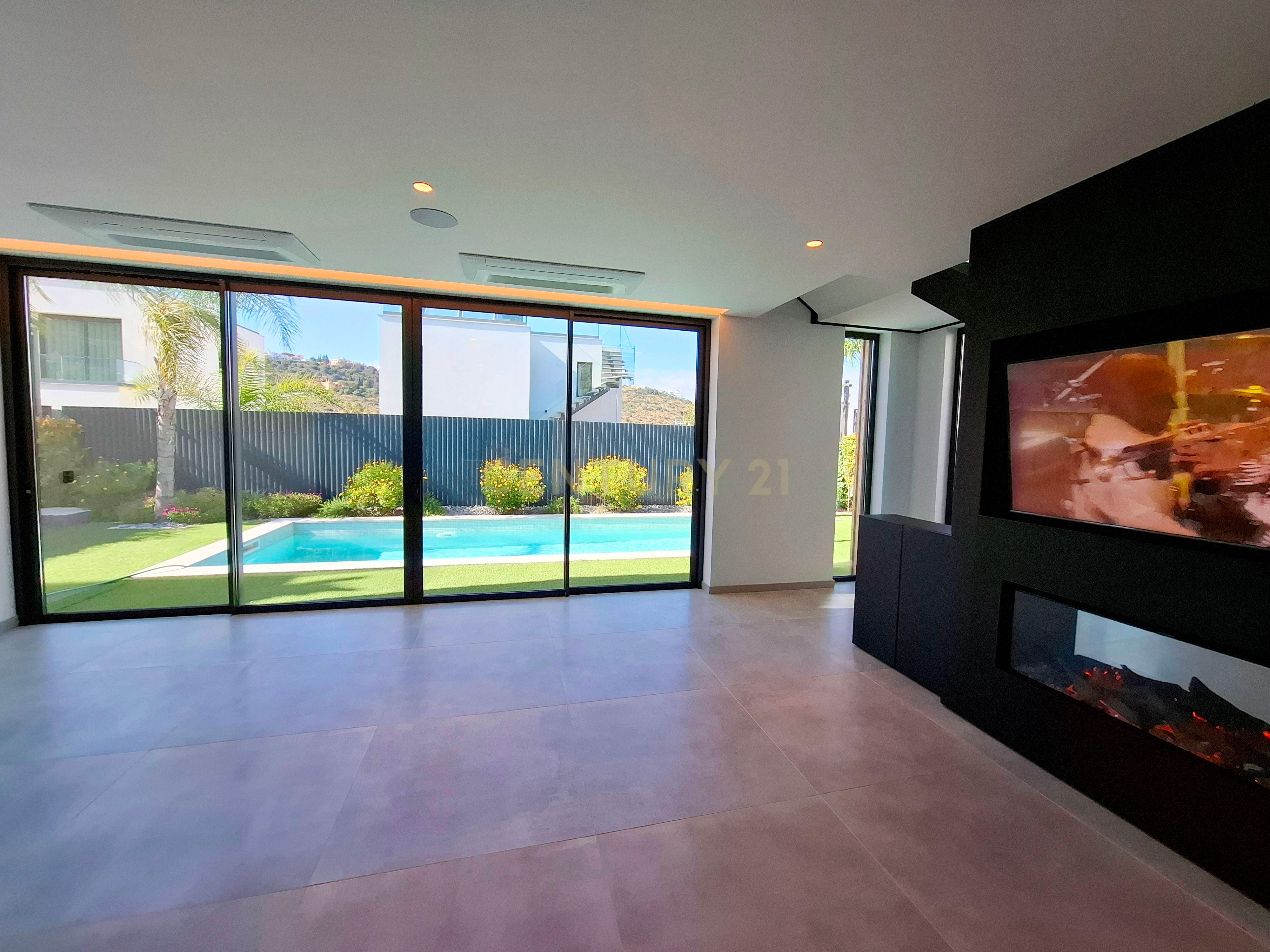 "Moradia Isolada Nova na Marina de Albufeira — Qualidade de Vida com Conforto Moderno" - Image 10