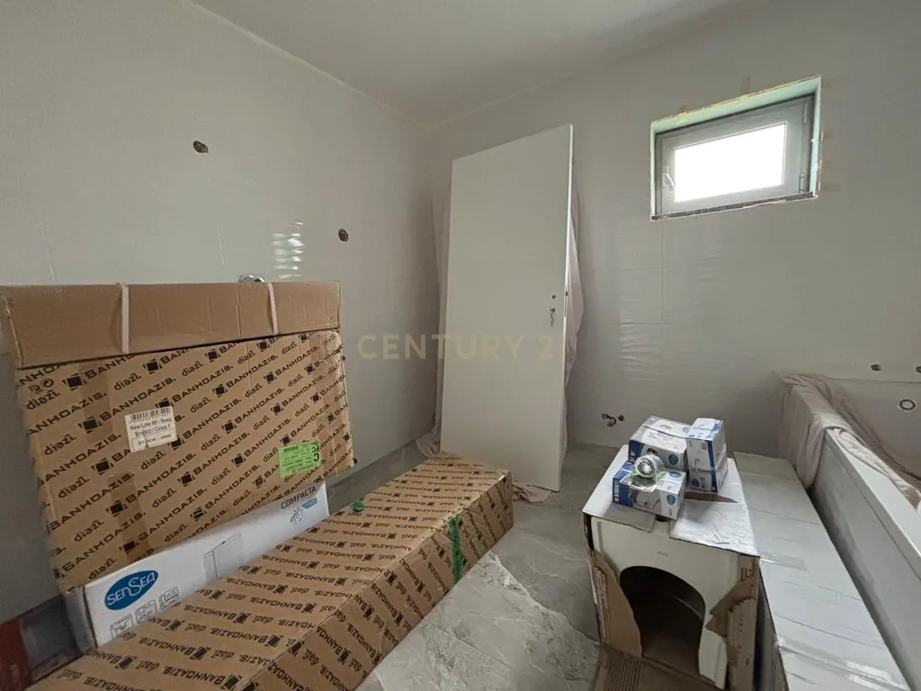 Terreno em Albergaria dos Doze com moradia T5 em fase de conclusão - Image 20