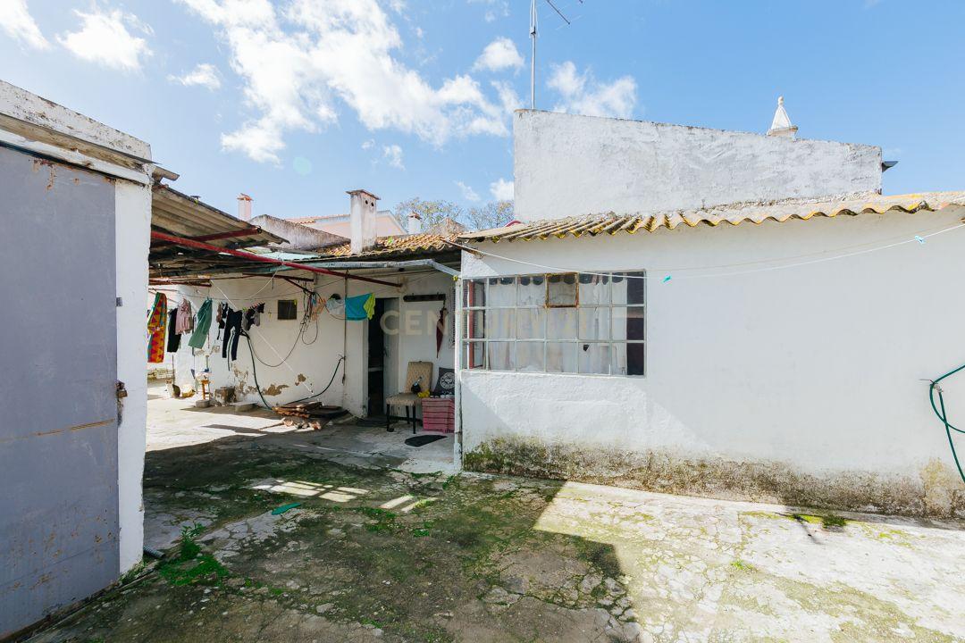 Montijo/Excelente Lote de Terreno com 1056m2 e Moradias para Remodelacao. - Image 24