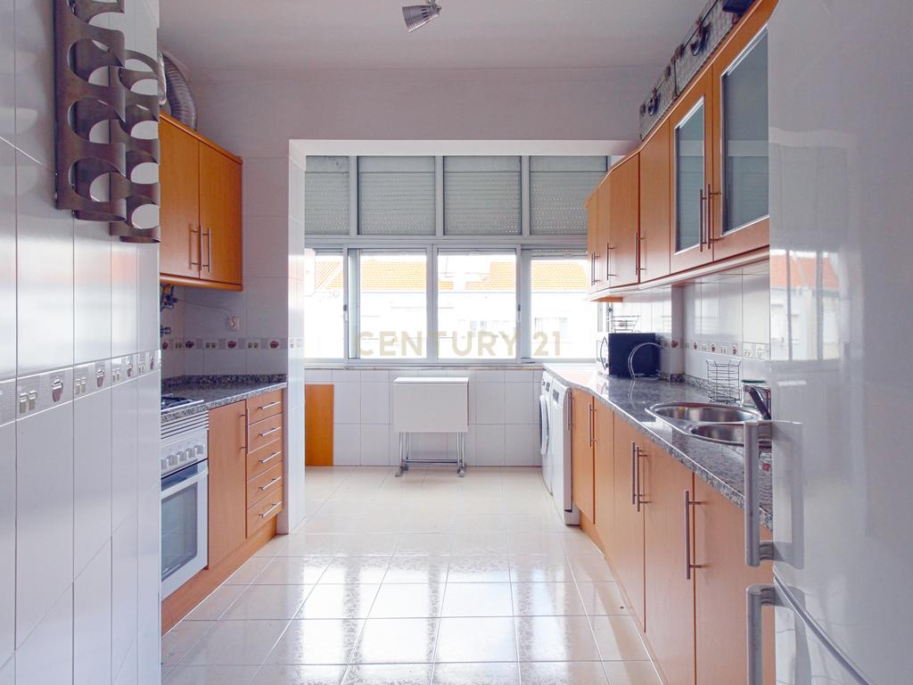 Apartamento T2 Odivelas - Image 1