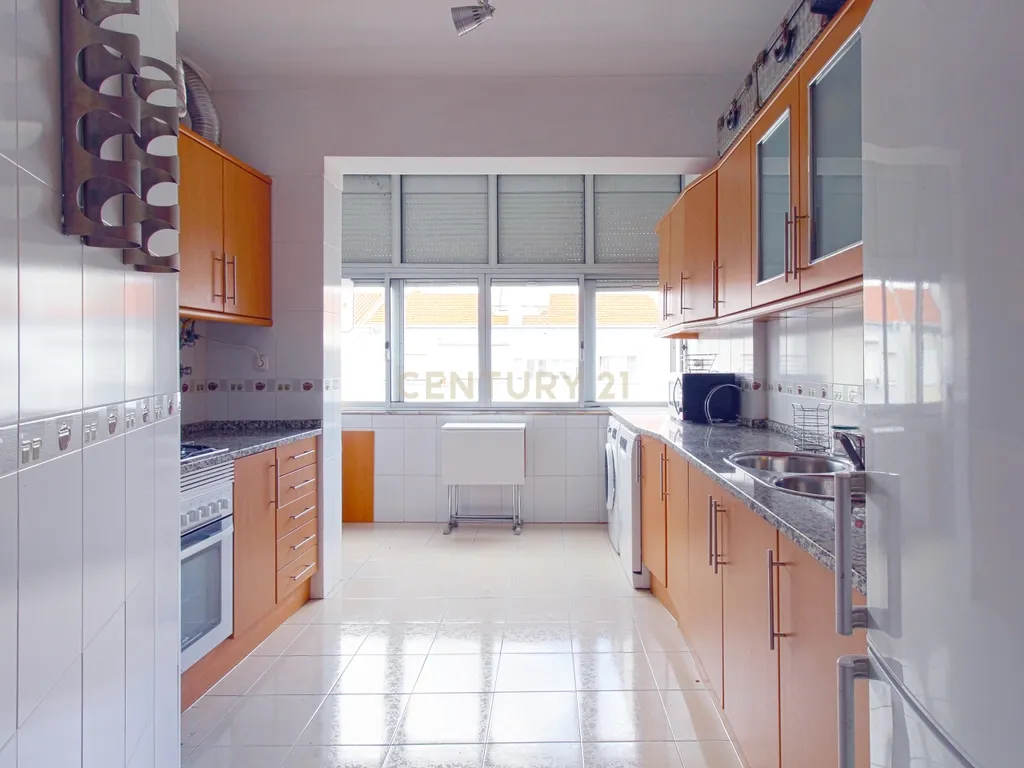 Apartamento T2 Odivelas - Image 1