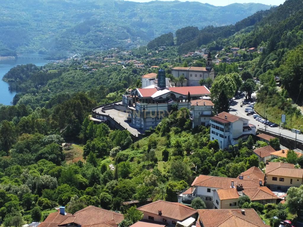 Terreno com Projeto Aprovado no Gerês – Vistas Incríveis para a Albufeira da Caniçada - Image 10