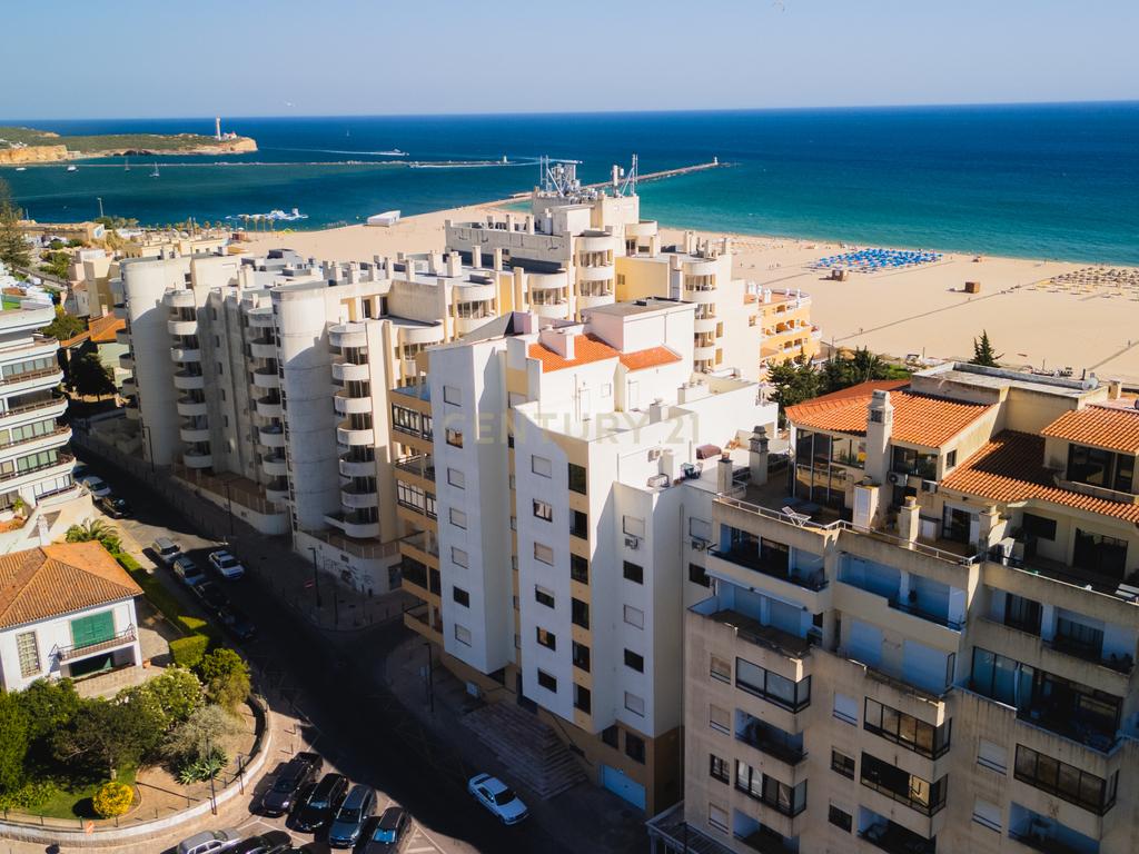 T2 com lugar de garagem, Vista Mar e Vista Rio na Praia da Rocha - Image 1