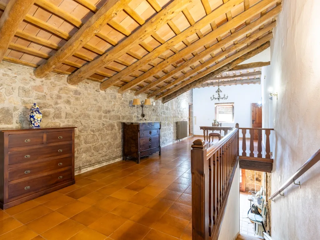 MASIA CATALANA EN VENDA A LLAGOSTERA – MÉS DE 7 HECTÀREES DE TERRENY, LLICÈNCIA TURÍSTICA, PISCINA I CAMP DE FUTBOL - Image 98