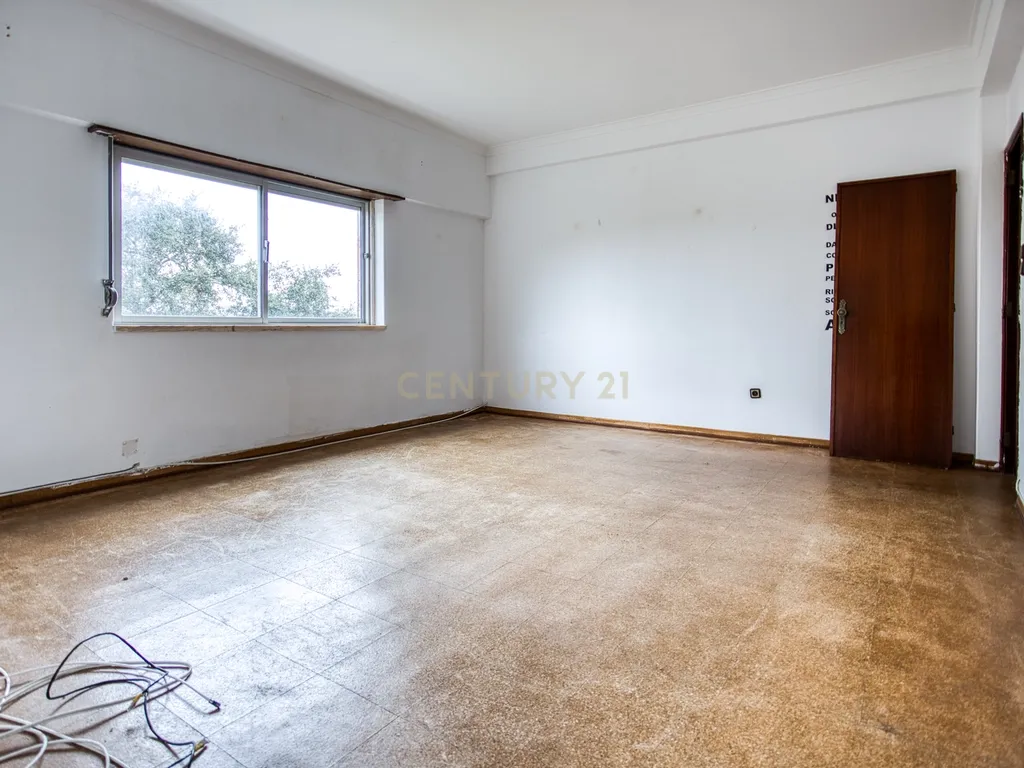 Moradia com elevado potencial de rentabilização em Camarões – Almargem do Bispo - Image 24