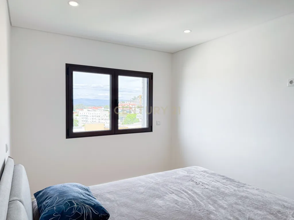 Apartamento T3 Remodelado com garagem em Braga | Próximo do Centro Histórico - Image 16