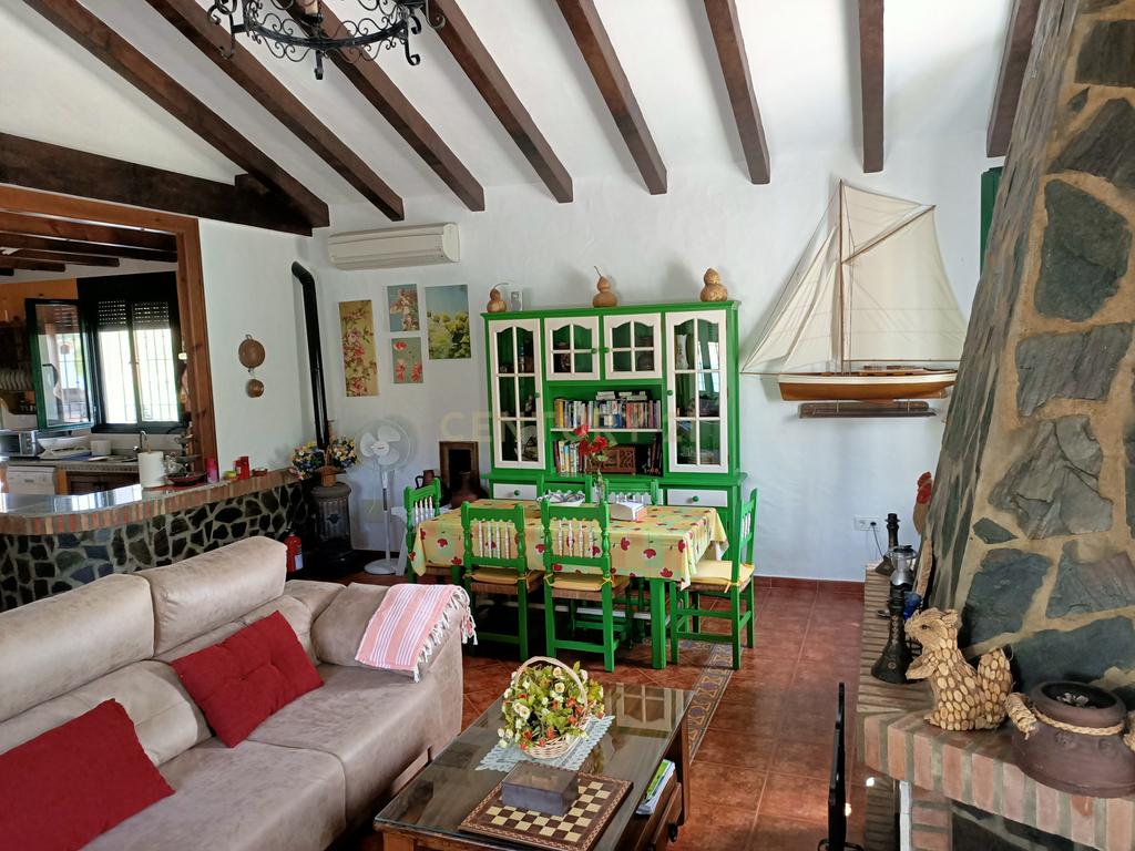 Propriedade rústica com vista para piscina e zona húmida – pronta a habitar - Image 10