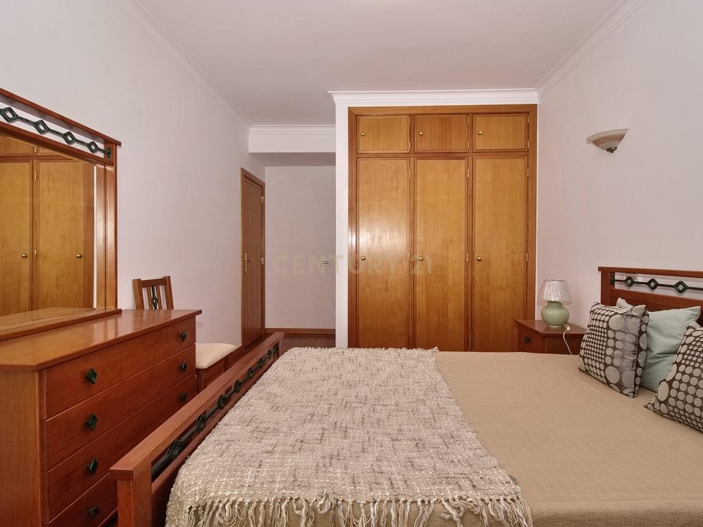 Apartamento T2 Mobilado, com Suíte, Varanda e Elevador em Caparide – São Domingos de Rana - Image 19