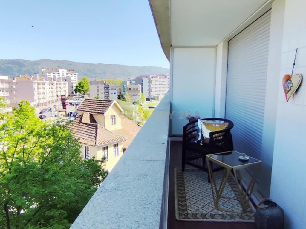 Apartamento quase novo, no centro da cidade de Chaves - Image 7