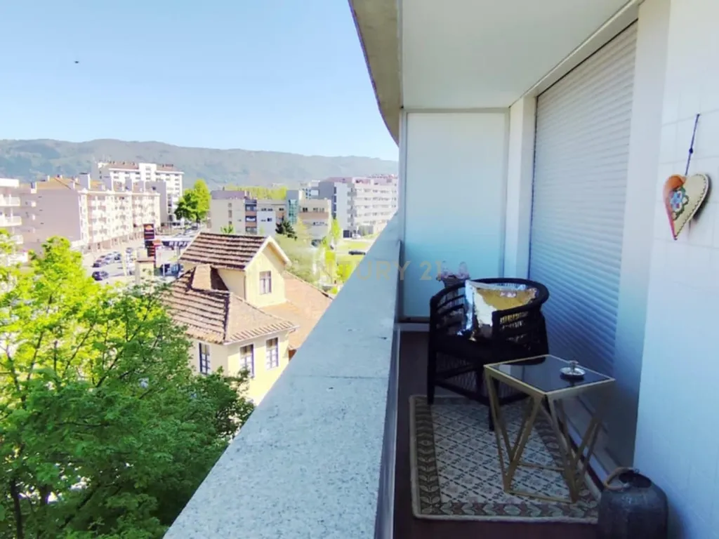 Apartamento quase novo, no centro da cidade de Chaves - Image 7