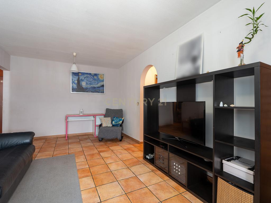Apartamento T2 em Santo António dos Cavaleiros_Muito bem localizado - Image 10